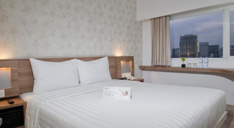 Whiz Hotel Cikini Jakarta Exterior foto