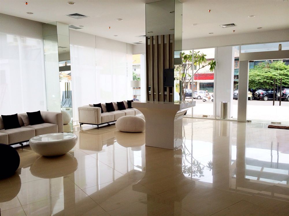 Whiz Hotel Cikini Jakarta Exterior foto