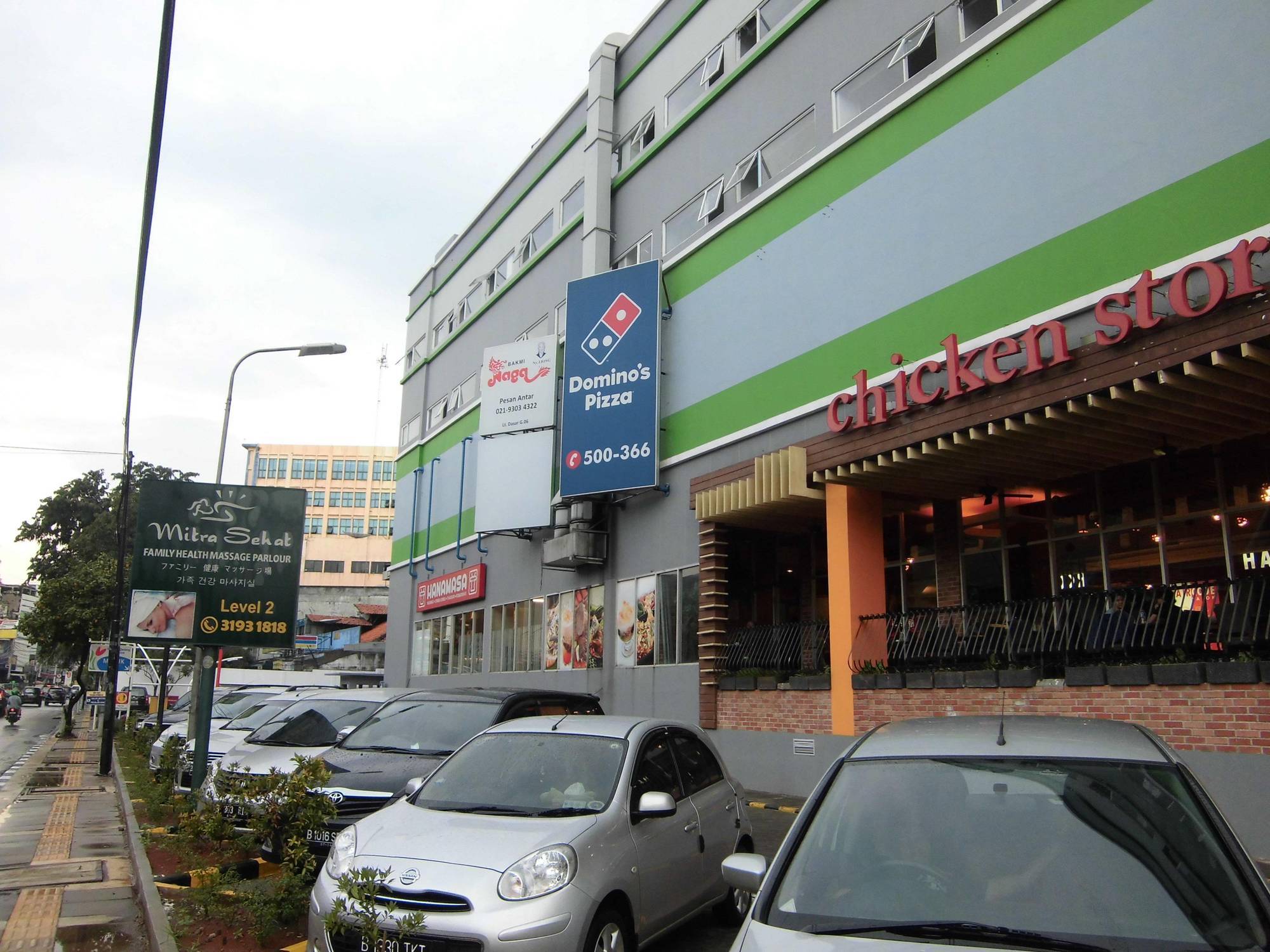 Whiz Hotel Cikini Jakarta Exterior foto