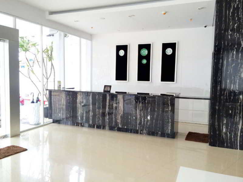 Whiz Hotel Cikini Jakarta Exterior foto
